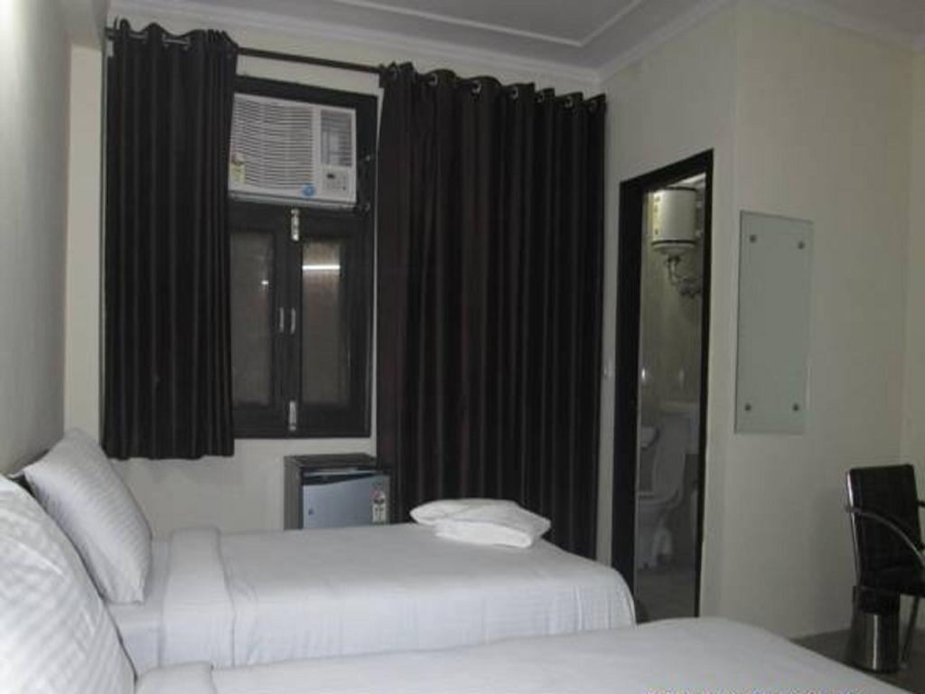 Charanpahari Hotel 新德里 外观 照片