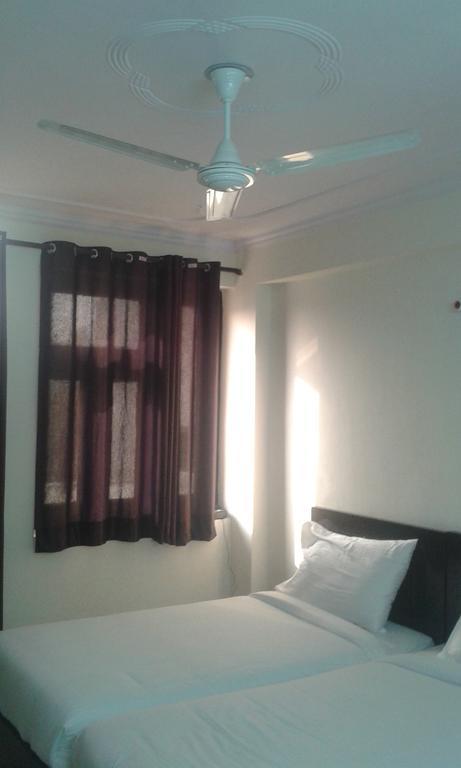 Charanpahari Hotel 新德里 外观 照片