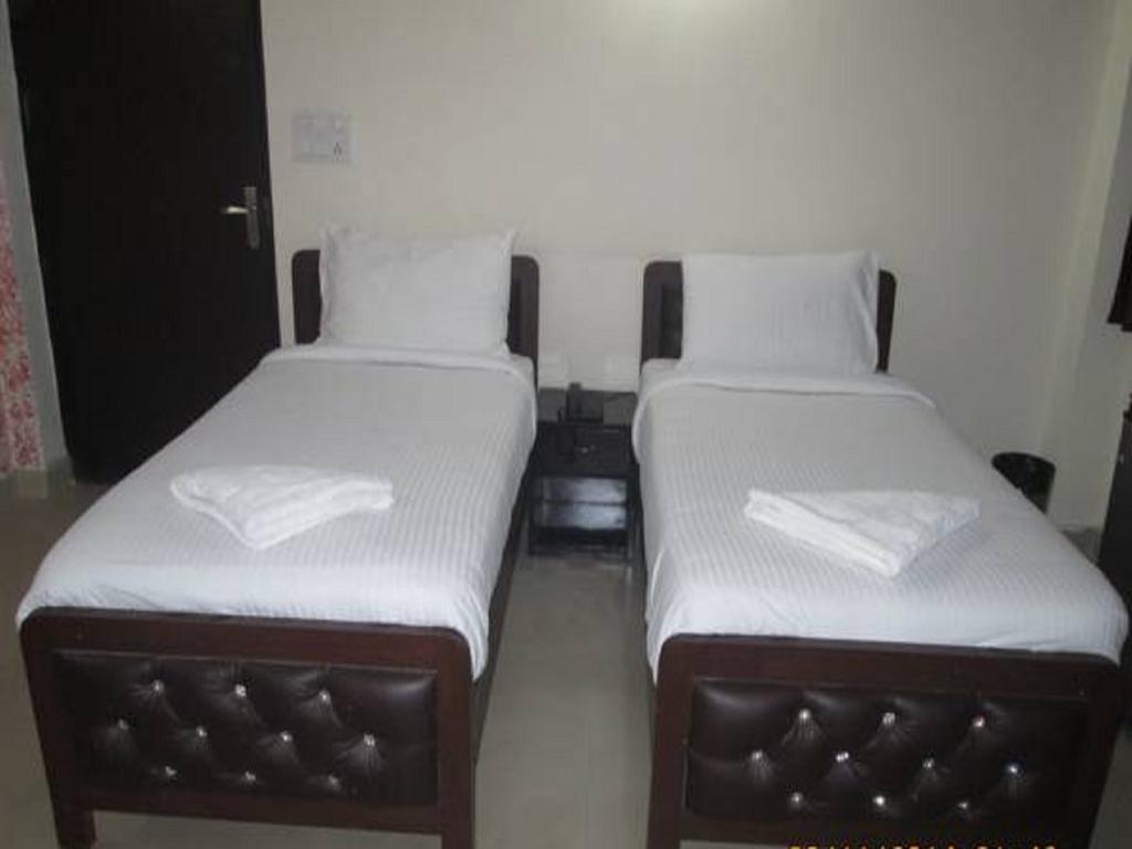 Charanpahari Hotel 新德里 外观 照片