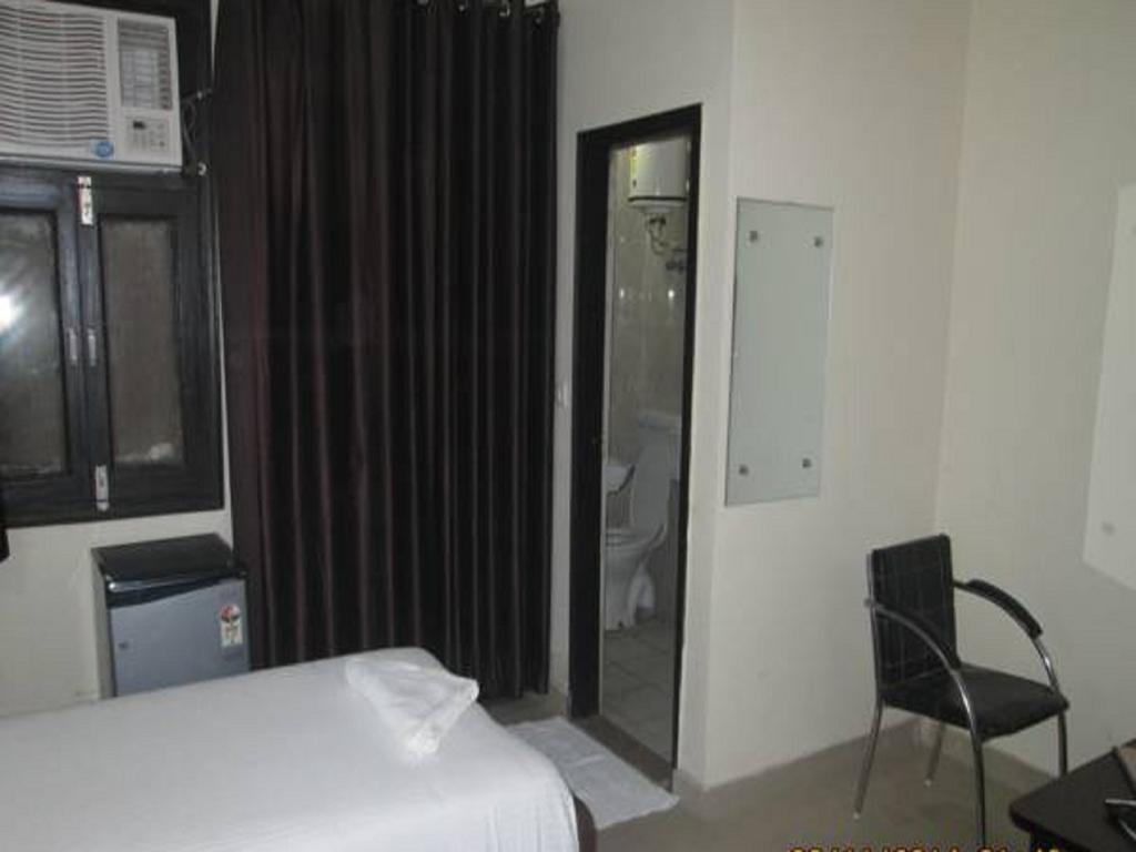 Charanpahari Hotel 新德里 外观 照片