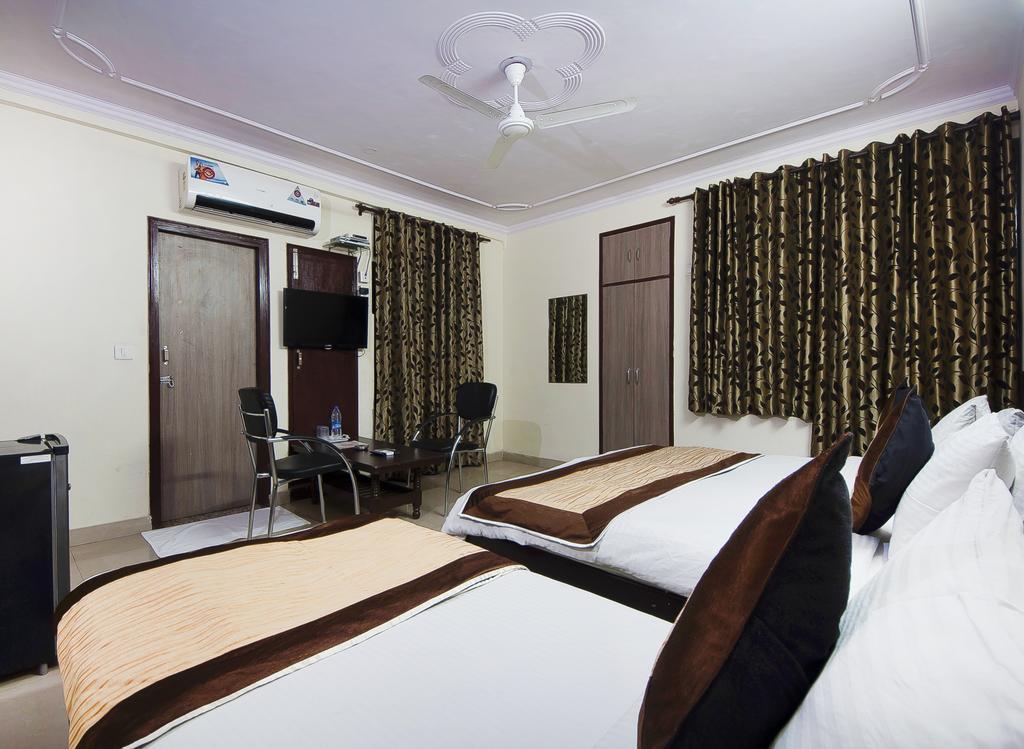 Charanpahari Hotel 新德里 外观 照片
