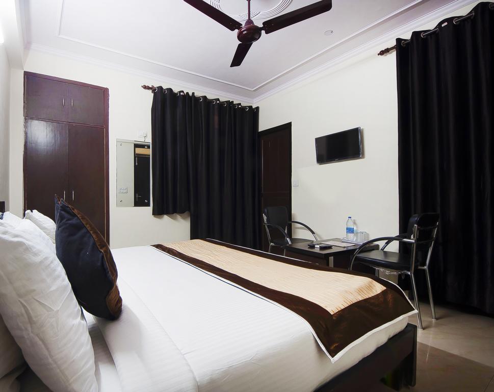 Charanpahari Hotel 新德里 外观 照片