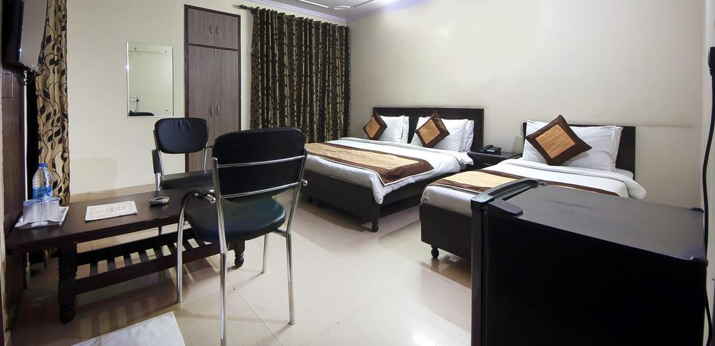 Charanpahari Hotel 新德里 外观 照片