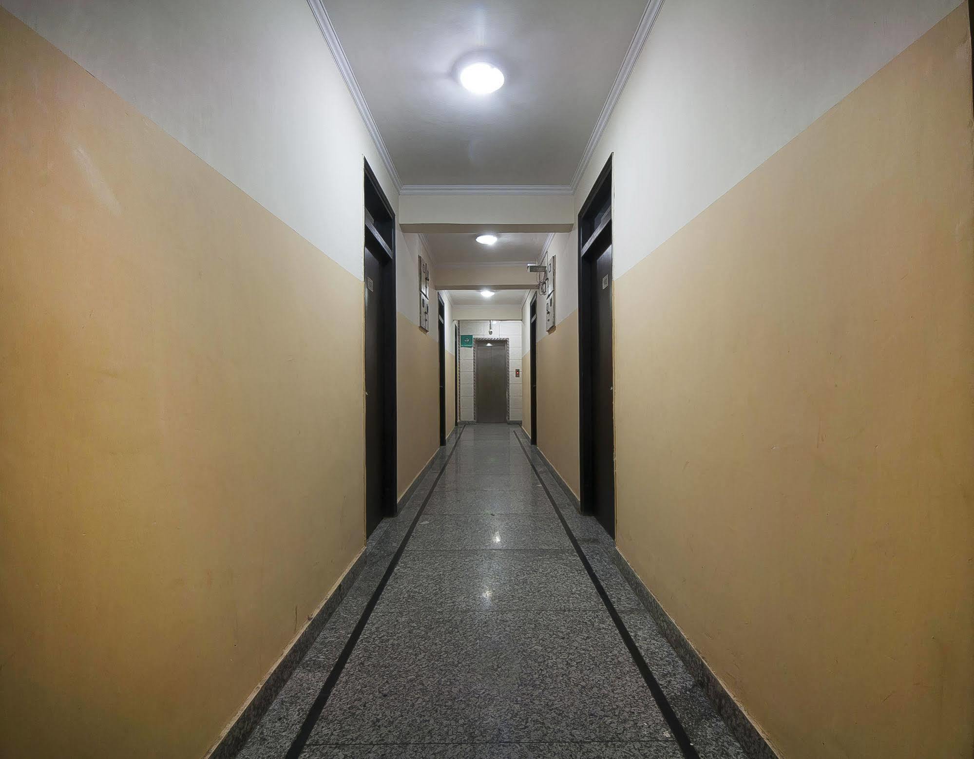Charanpahari Hotel 新德里 外观 照片
