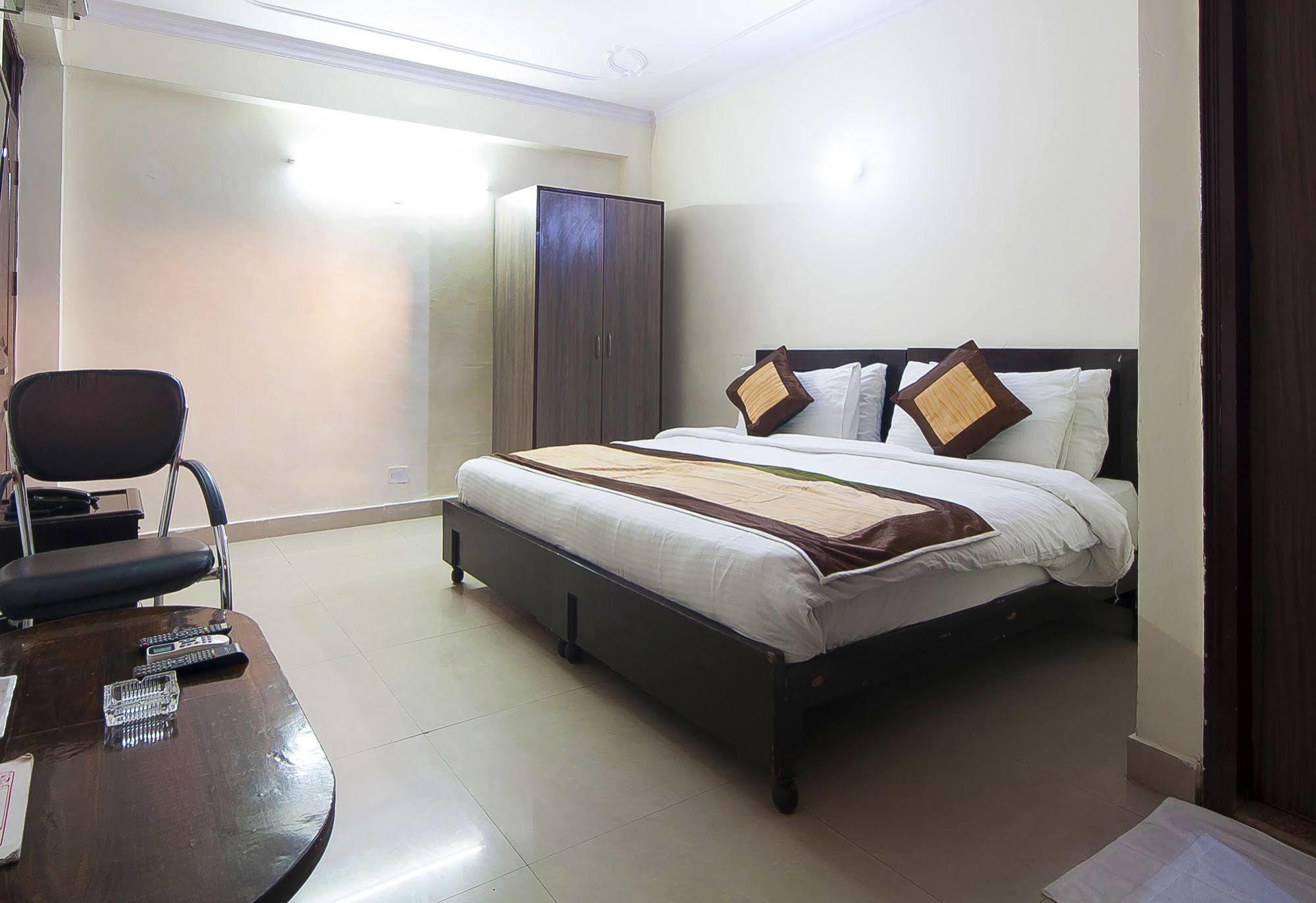 Charanpahari Hotel 新德里 外观 照片