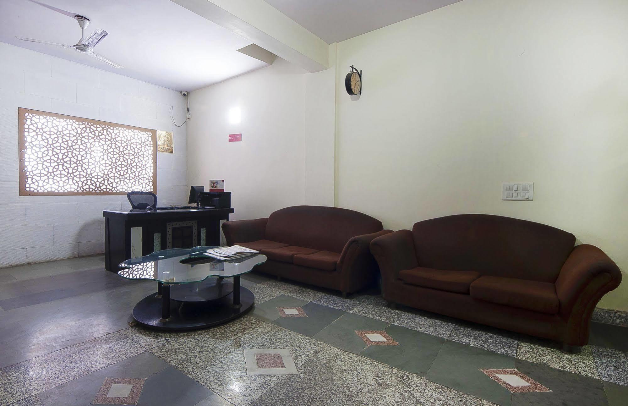 Charanpahari Hotel 新德里 外观 照片
