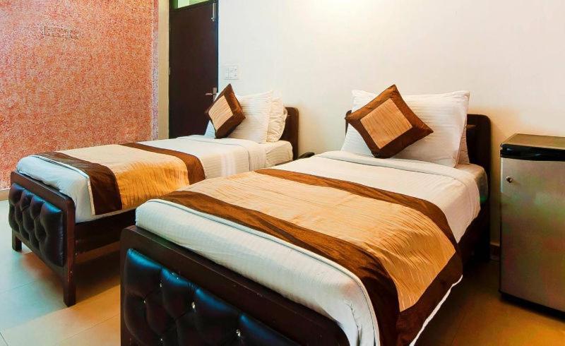 Charanpahari Hotel 新德里 外观 照片