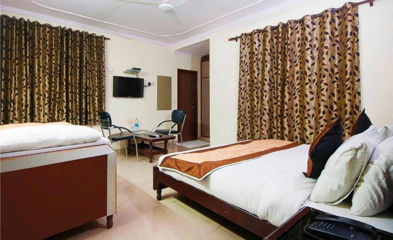 Charanpahari Hotel 新德里 外观 照片