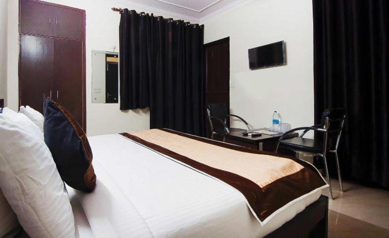Charanpahari Hotel 新德里 外观 照片